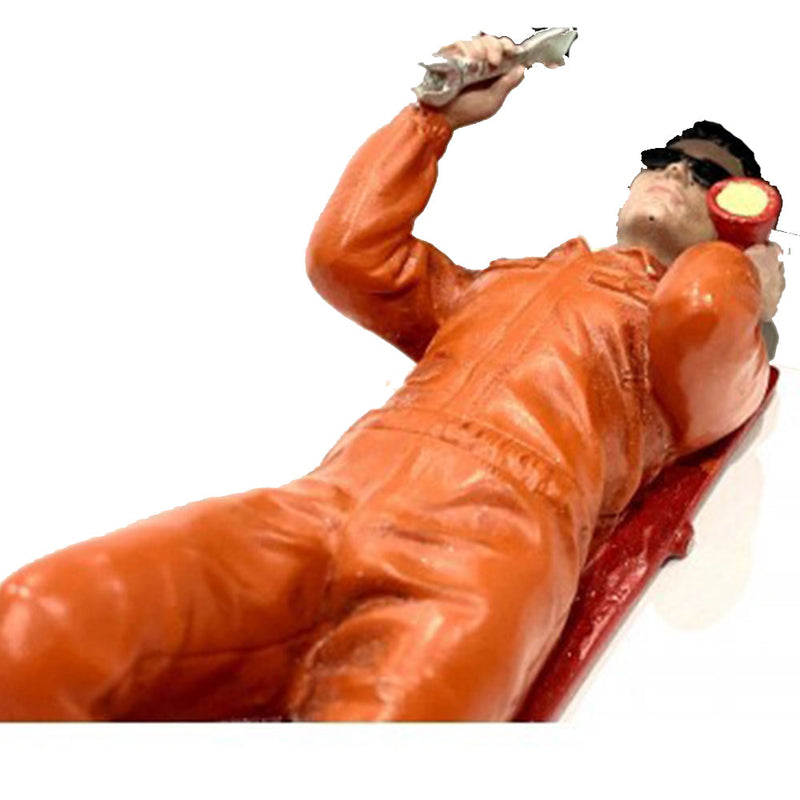  Figura de mecánico en uniforme escala 1:24 (naranja)